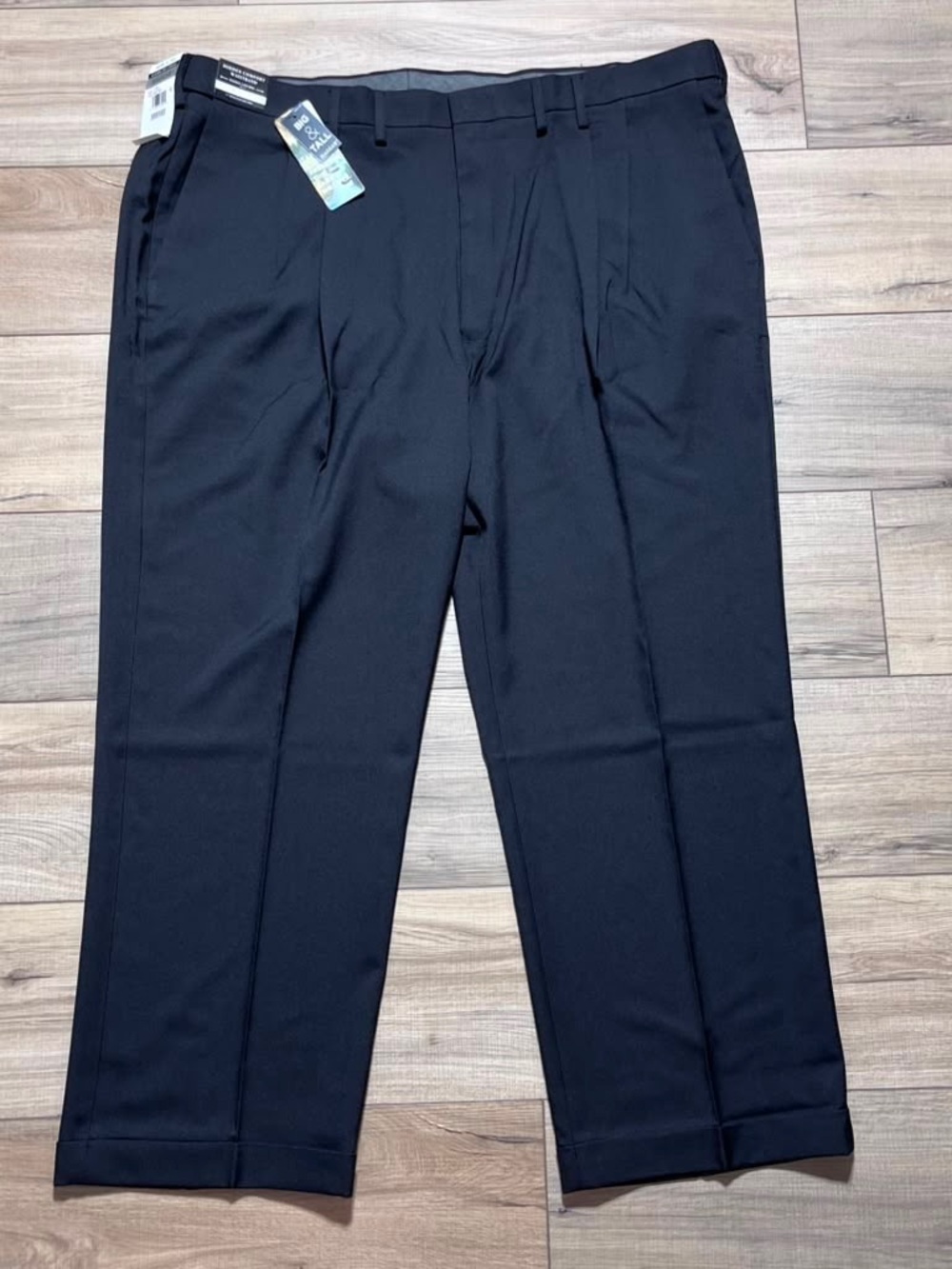 Haggar Mens Premium Comfort Classic-Fit Pleated Dress Pants 46W 30L Black